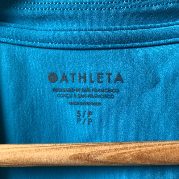 (SOLD) Athleta Shanti Crop Tank - Picture 4 of 8